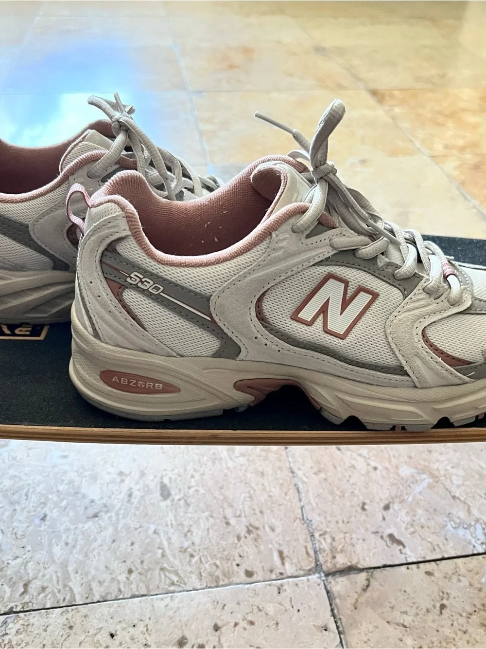 New Balance Unisex 530 Sneakers, Off White and Coral, Size: W 6, M 4.5